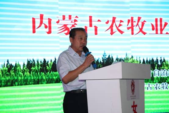 產(chǎn)業(yè)大咖齊聚草原青城，共享饕餮智慧盛宴----2015內(nèi)蒙古農(nóng)牧業(yè)產(chǎn)業(yè)化發(fā)展論壇召開